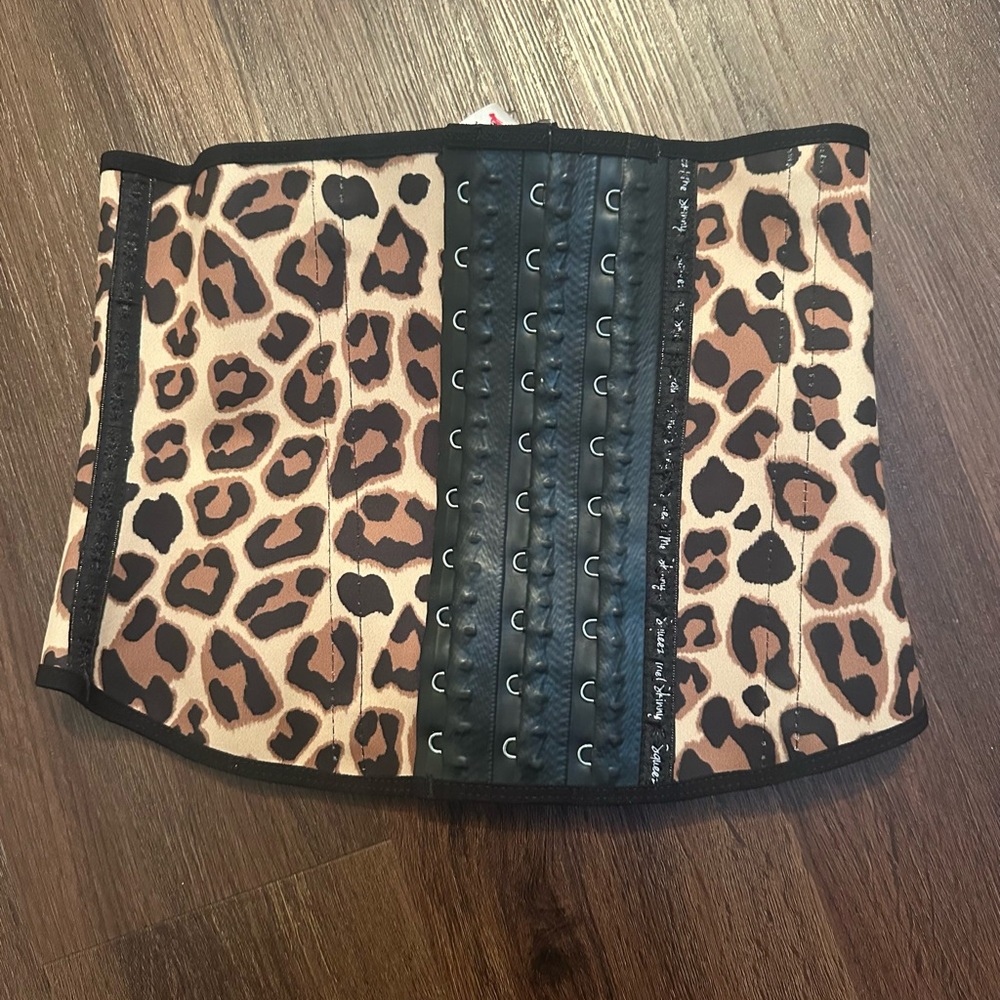Workout waist trainer- leopard print